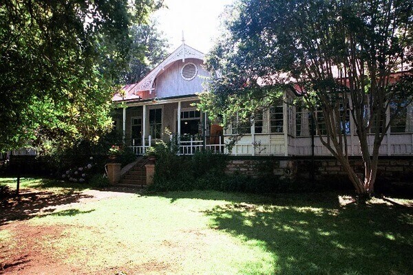 Let your dog explore Jan Smuts House